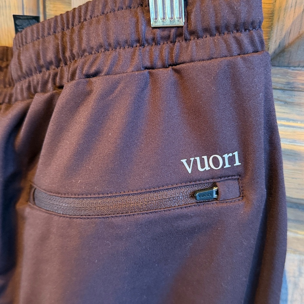 Vuori mens Sunday performance Men's raisin heather Joggers, worn once! Size M - Picture 5 of 5